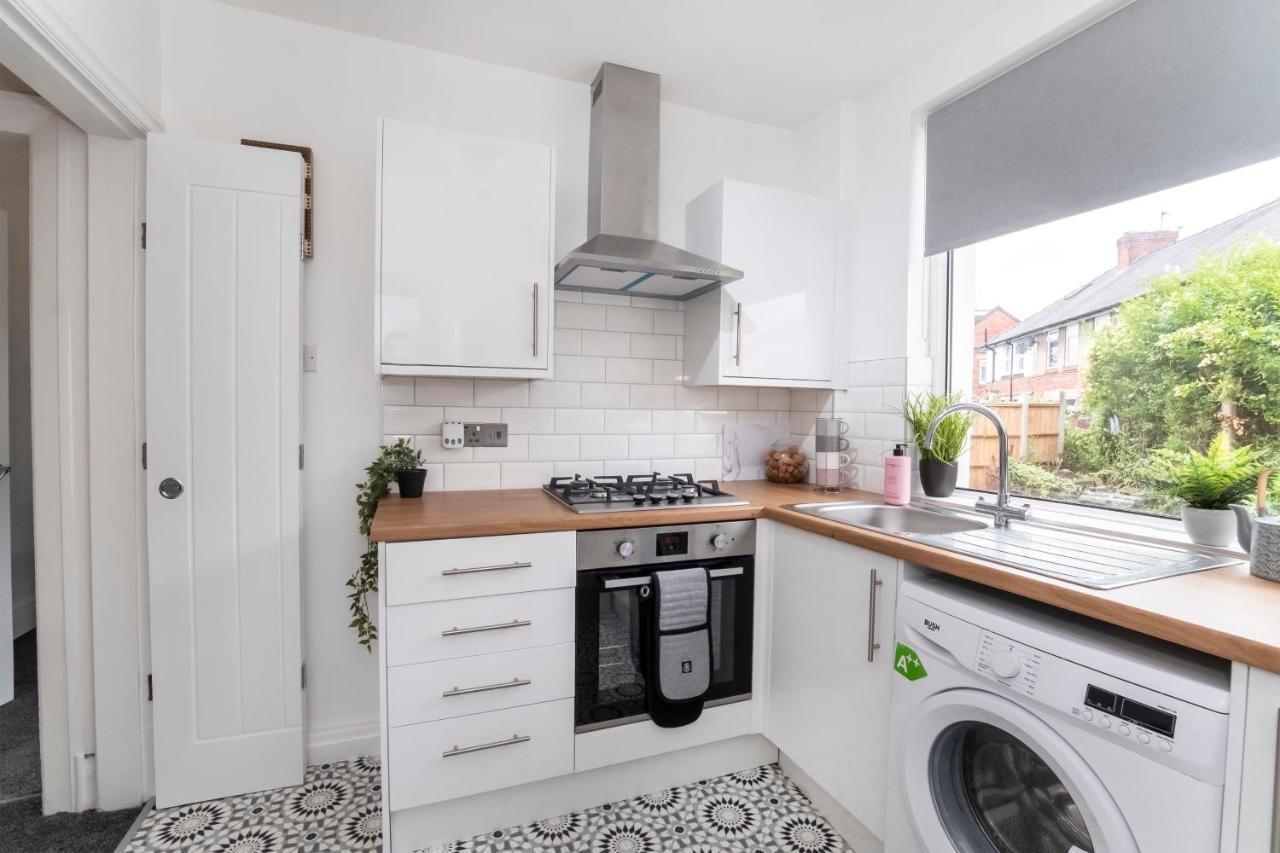 Vila Stylish Hot Tub House With Free Parking! York Exteriér fotografie